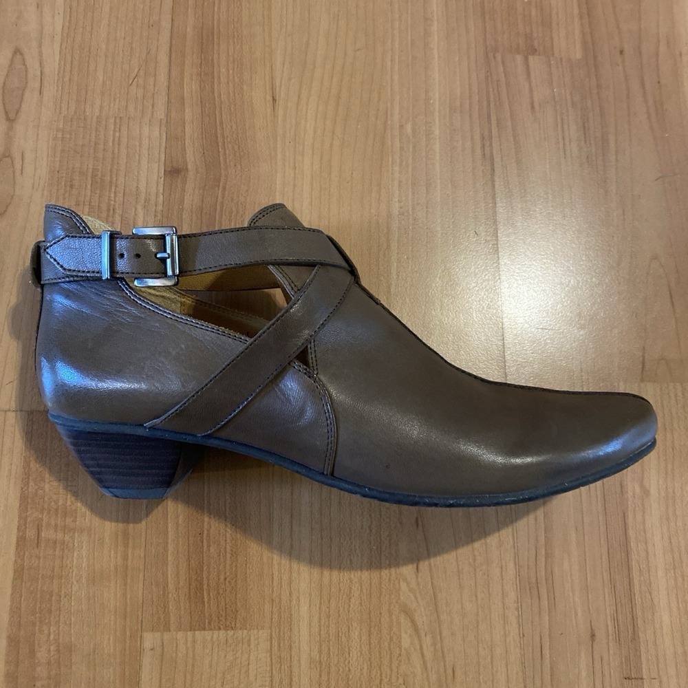 Fidji Women's Brown Leather Ankle Bootie Buckle Shoes Size 42 (US 10.5/11‎ )